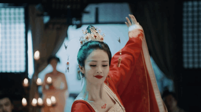 像极了试图勾引男主的恶毒女二 ​[捂脸]