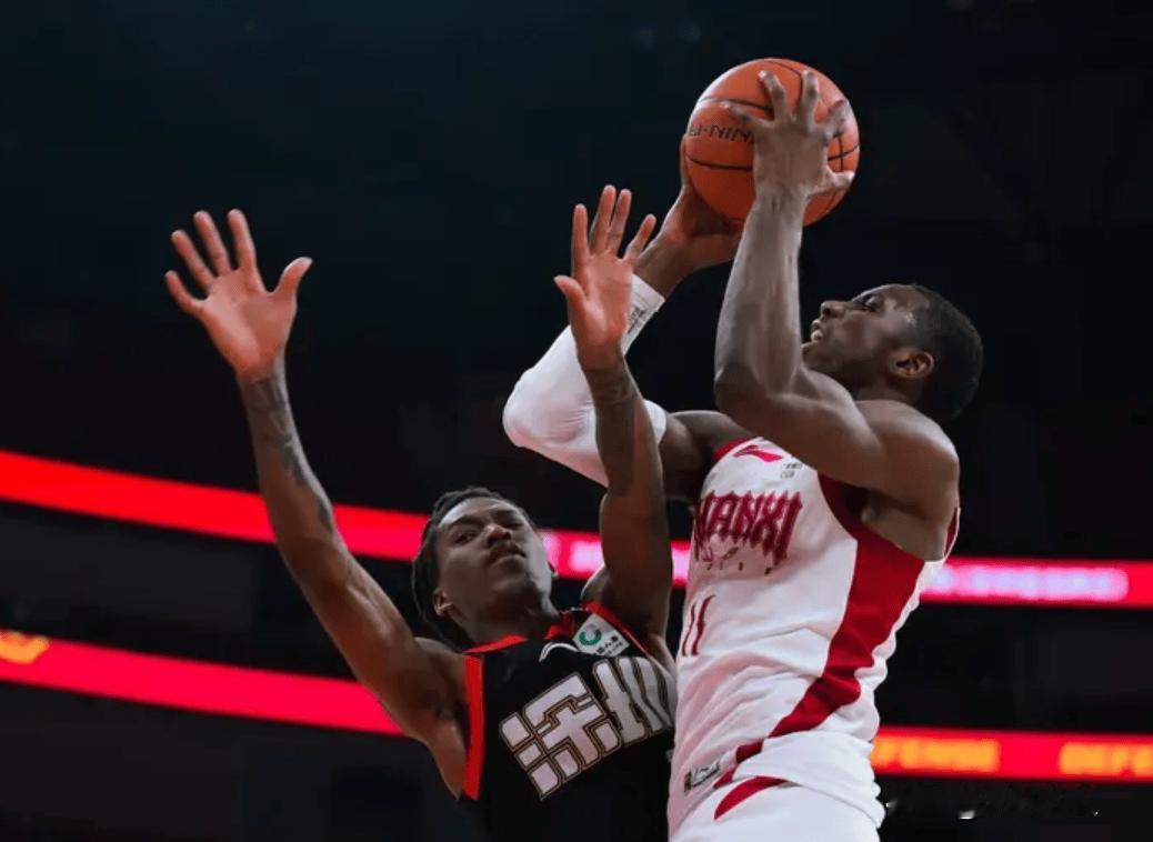 深圳主场战胜山西，身体对抗最激烈一场比赛，七个技术犯规



深圳主场战胜山西，