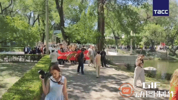 塔斯社报道了5月3日在北京举行的“不朽军团”活动。参加活动的在华俄罗斯人和中国人