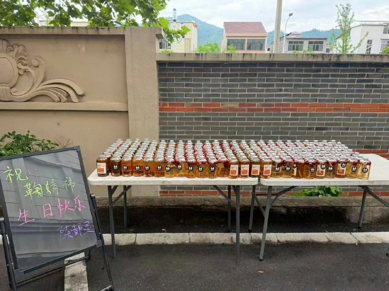 陈都灵请鞠婧祎剧组喝人参花茶陈都灵人美心善，欢迎来看翘楚啊