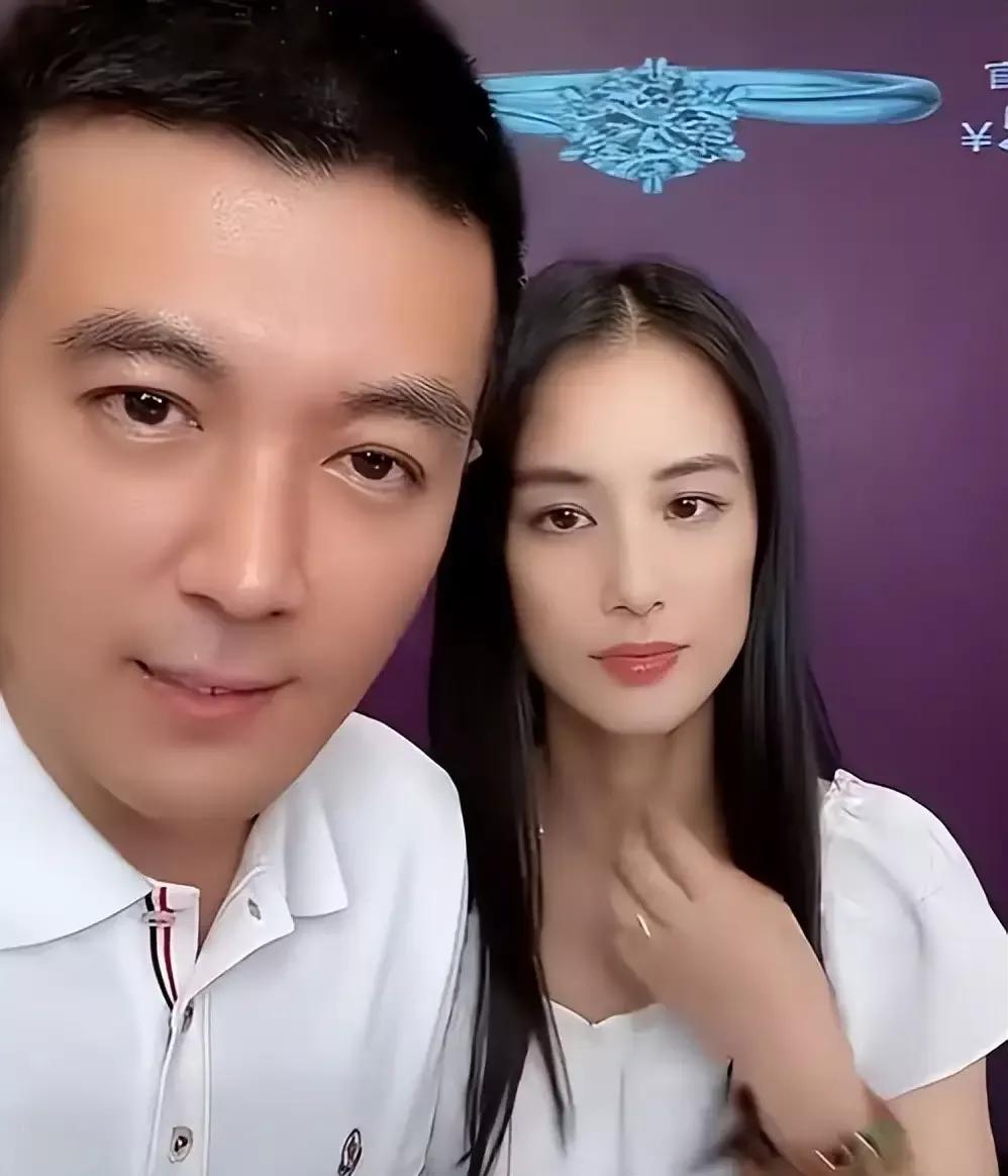 3000万服务费，只卖出去一单。
这些商家怎么想的？
明星直播带货最惨的一个吧。