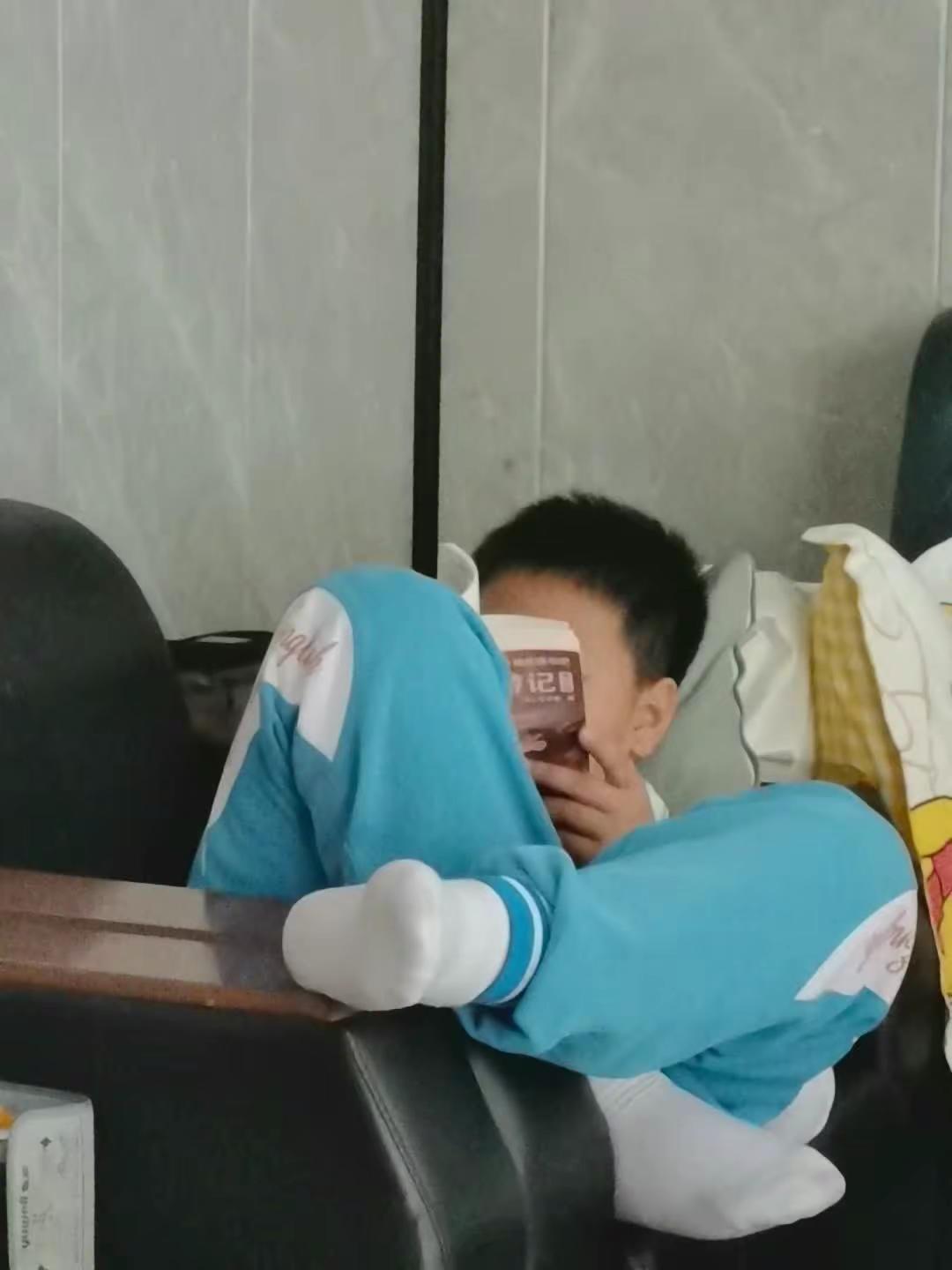 故乡的路，在心里走了千万遍，现实里却因生活羁绊，近十年未曾踏足。人人皆赴团圆，我