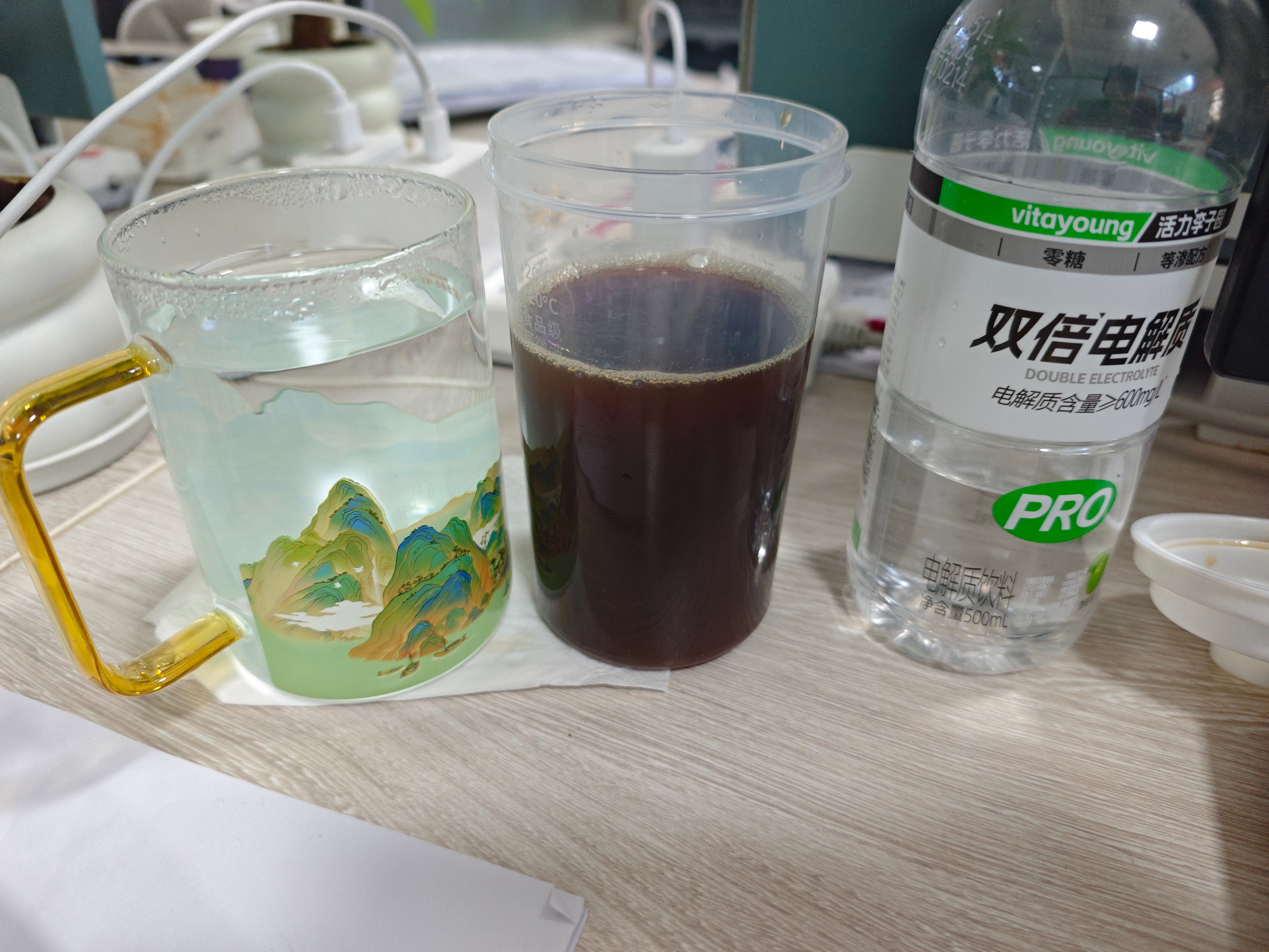 真的困不行了，朋友一个人大半夜返程又下暴雨，线上陪他到3点