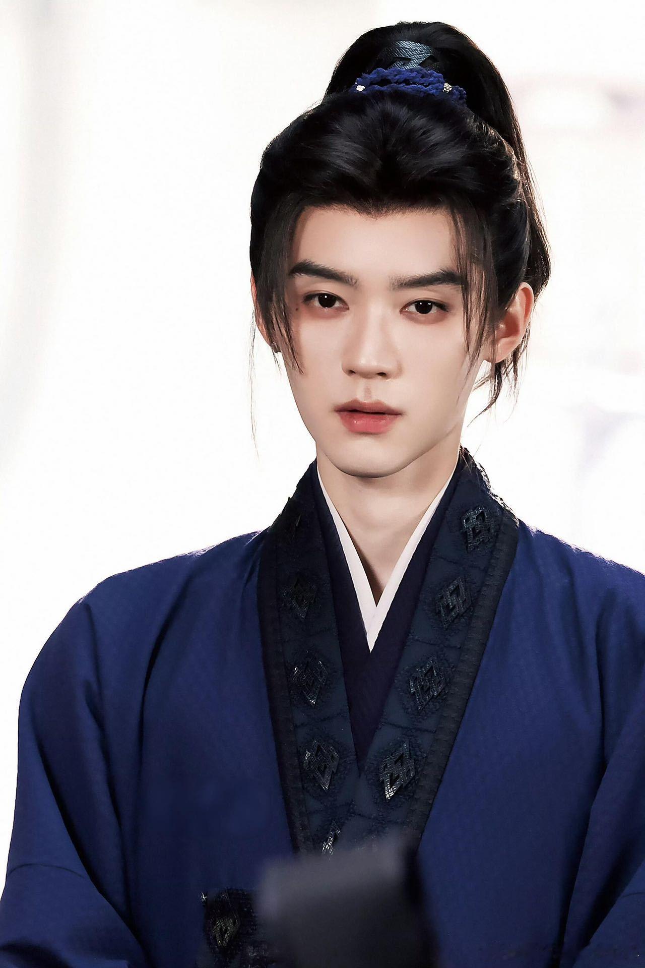 偏偏宠爱男主接触周翊然 最近在看周翊然的翘楚，不得不说演的挺好的，少年感也很足，