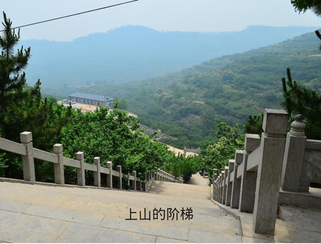 安丘·城顶山（书院山）介绍：
    城顶山位于安丘西南石埠子镇，海拔446米，