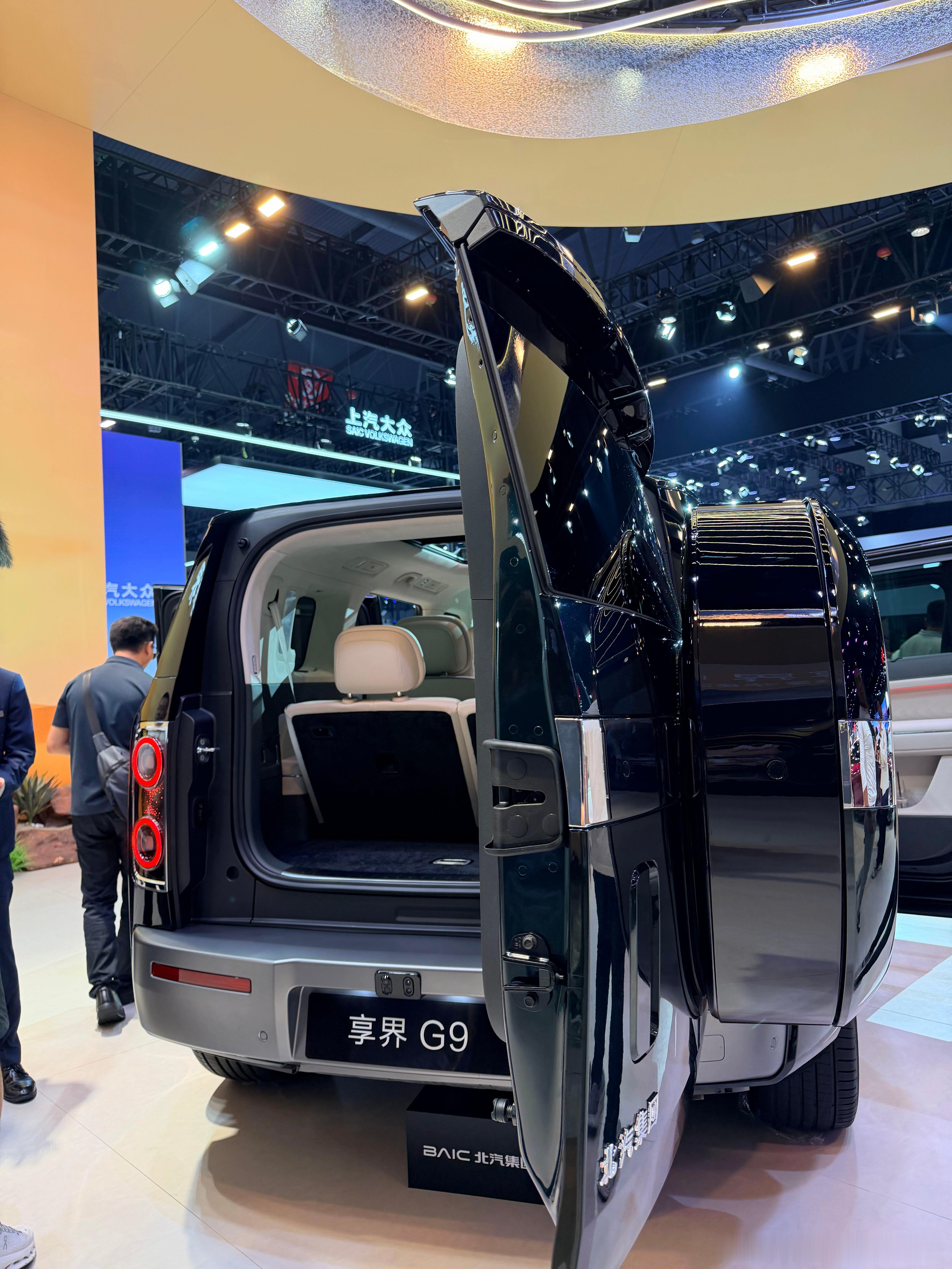 今天2026成都车展 ，摸到了昨天刚上的享界G9实车，新车售价42.98万起，上