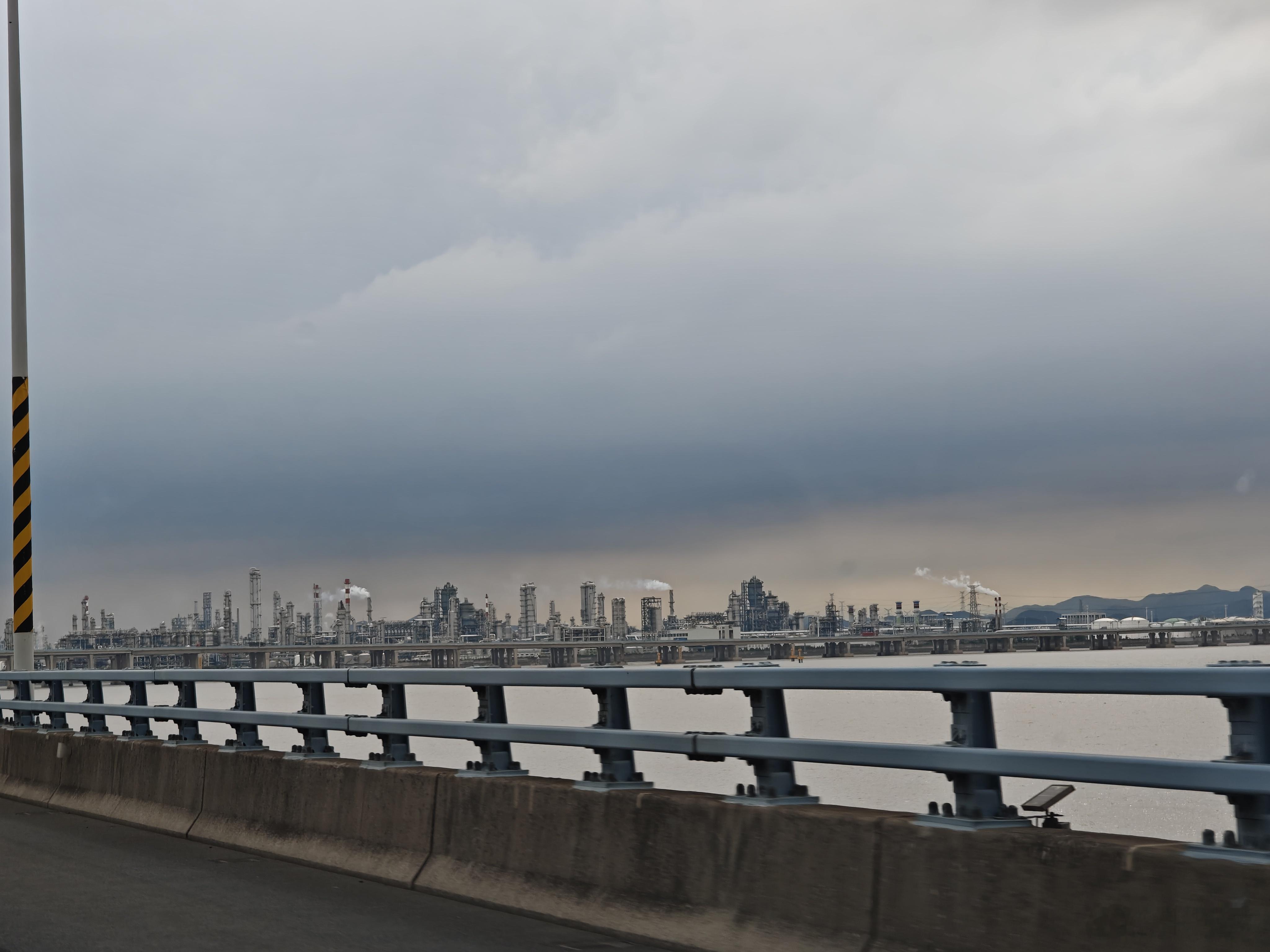 这就是梅雨季节的浙江吗非常舒服啊，不下雨啊 宁波·舟山跨海大桥