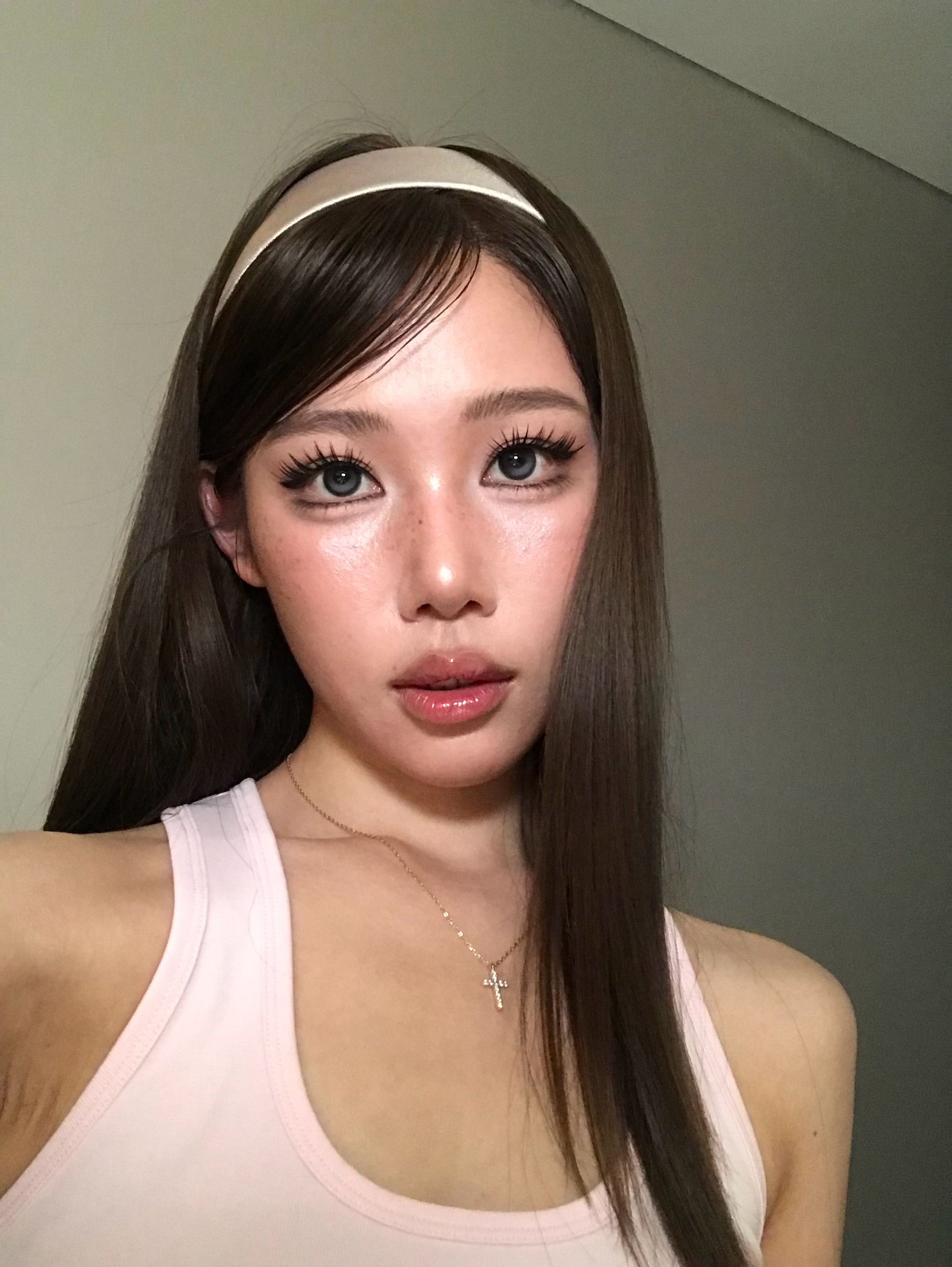 Oi!网感猫系韩亚妆好出片 就是今天一下子喝了两杯咖啡[淡淡的] ​​​