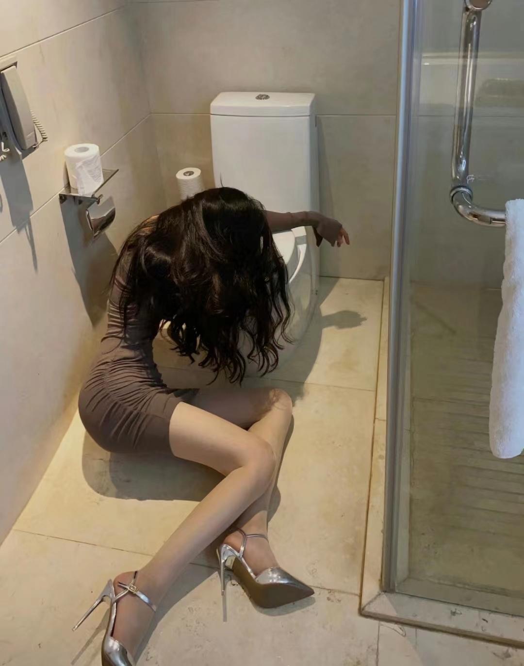 洗手间还有个电话，还挺人性化的。[what][what][what]