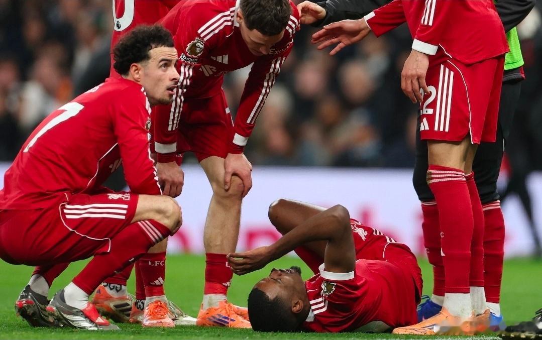 卡拉格：冬窗如果不买后卫和前锋，利物浦本赛季难进前四利物浦名宿、目前担任评论员的