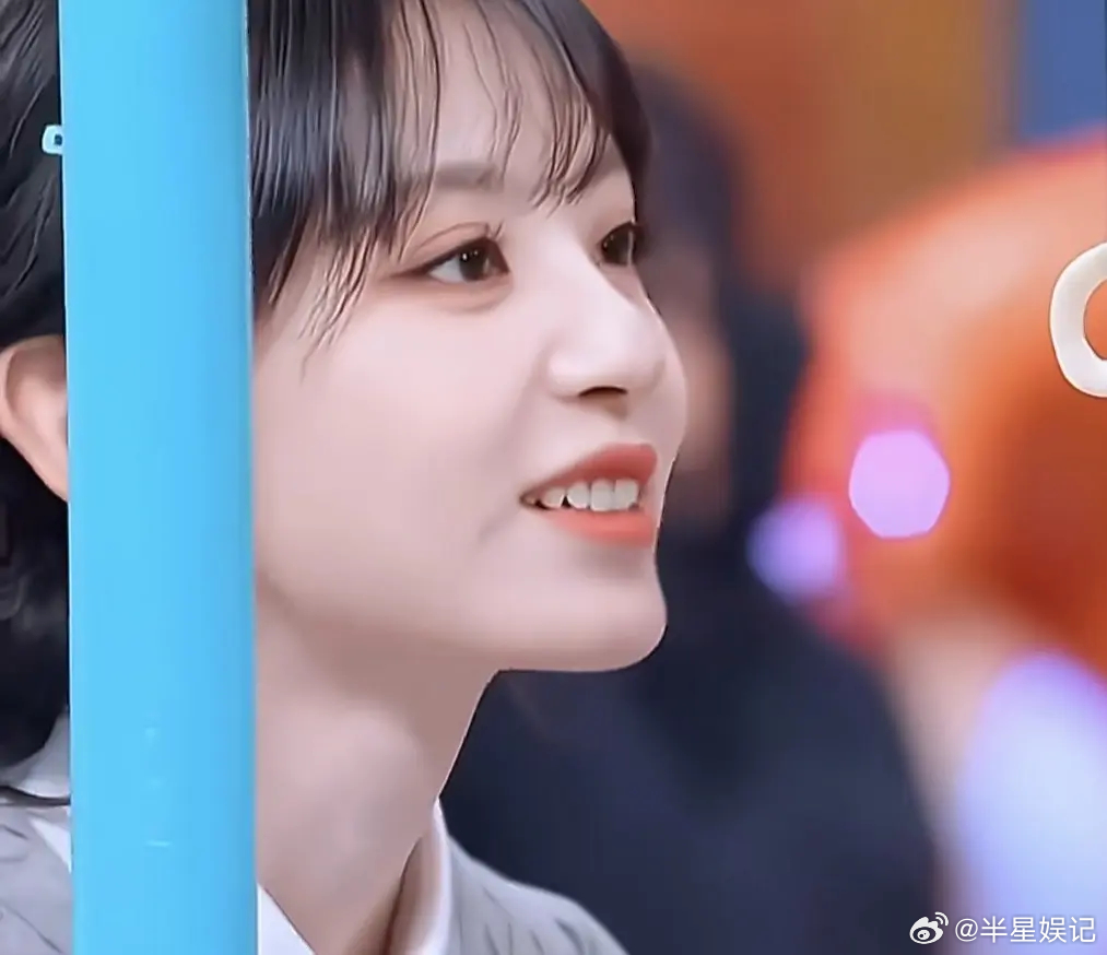 假笑女孩🆚不能笑男孩