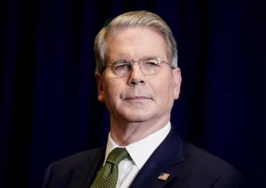 美国财长贝森特称，美国已经赢得军事胜利，目前正着手摧毁对手的经济。这个贝森特比万