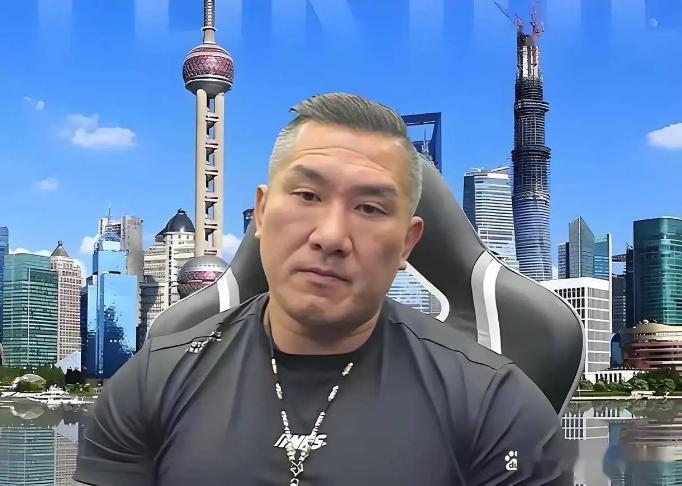 台湾网红“馆长”出事了！
 
时常评论时事的网红“馆长”陈之汉15日自曝，自己的
