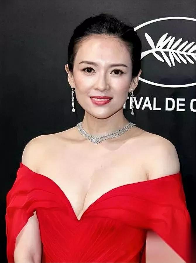 章子怡为女儿推掉三电影

一年少赚五千万值吗？

法官看了她的育儿手册当场点赞！