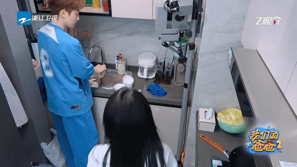 董璇说老公不愿意社交是好事董璇觉得老公不社交是好事我们的爸爸 小伊芙爸爸不爱社交