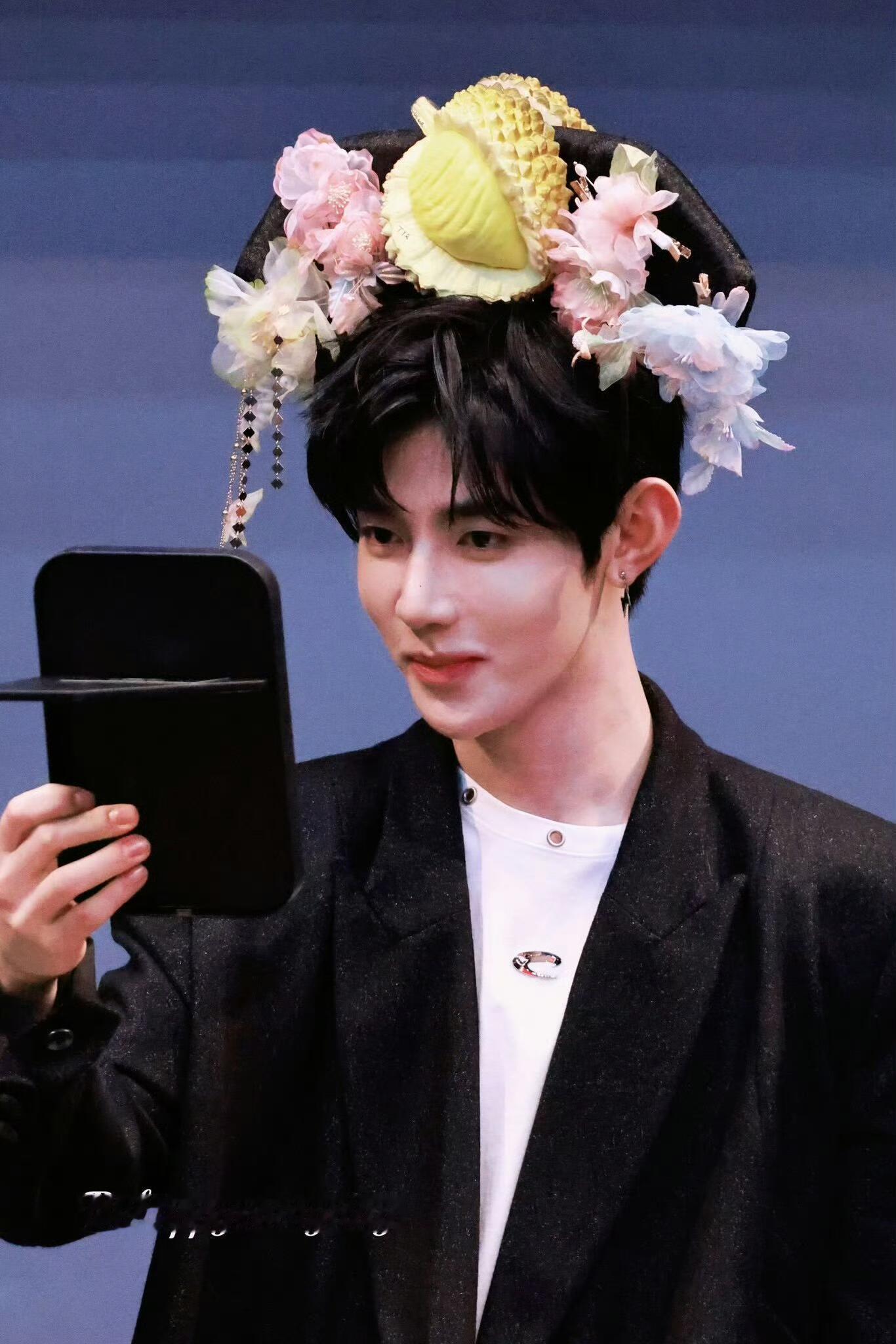 参见榴莲格格🤣🤣这太萌了！！章昊榴莲头饰章昊榴莲格格头饰