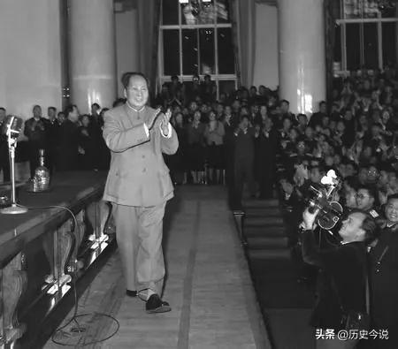 1957莫斯科寒夜：毛主席一句青春寄语，为何让数千中国留学生泪崩
 
阅读此文前