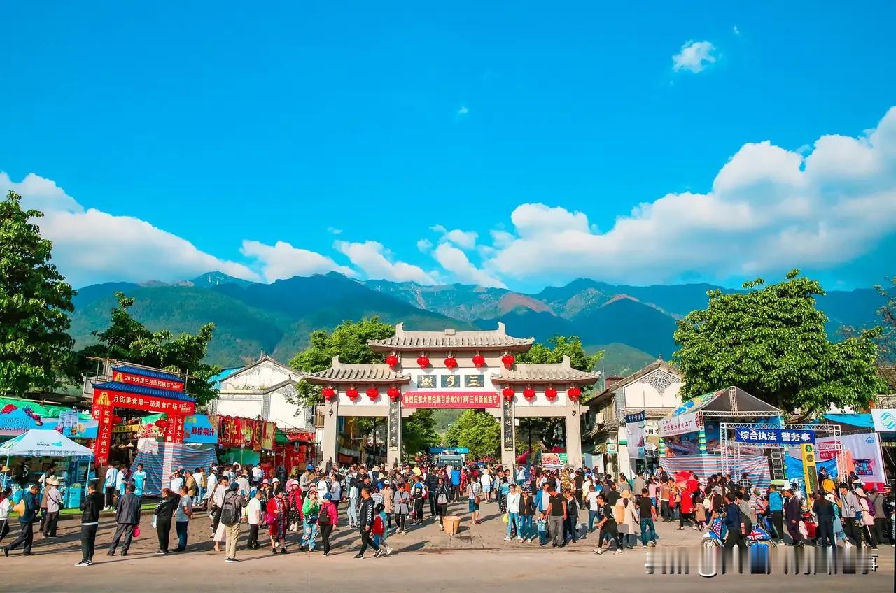 📍大理古城（南门核心区）不修建人行天桥的主要原因
🌟区分情况：古城城墙以内核