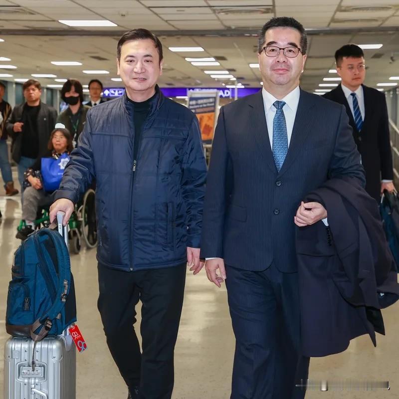 萧旭岑昨天深夜返台时表示，此行成果丰硕，未来若国民党有机会重返执政，一定会重启双