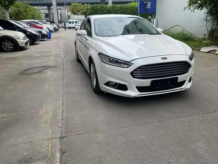 现在二手车价格都是人为打压的。。

一个11年前的蒙迪欧卖个3万多，买的时候基本