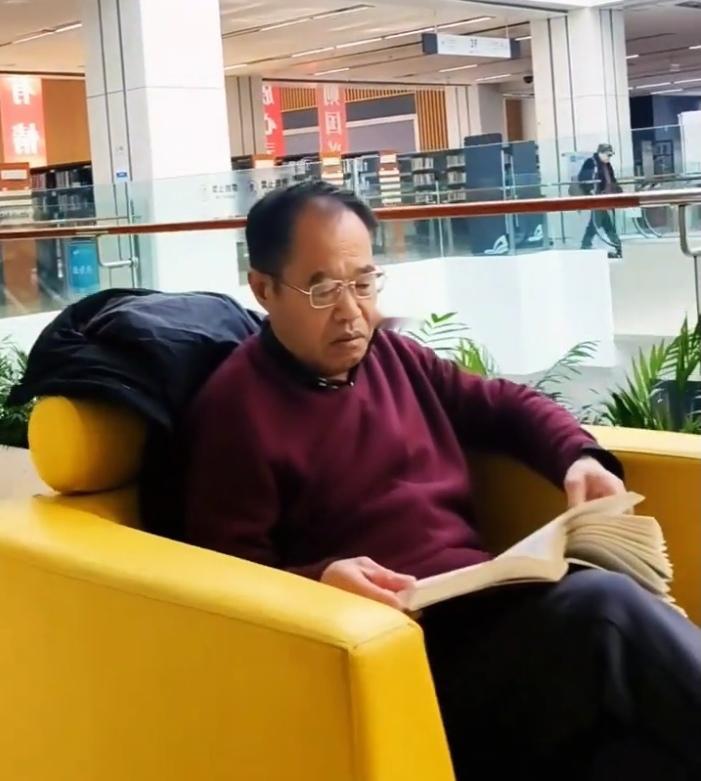 作者加速成长计划只要身体允许，我可以坚持每日创作发文。不过做时事评论要甄别信息、