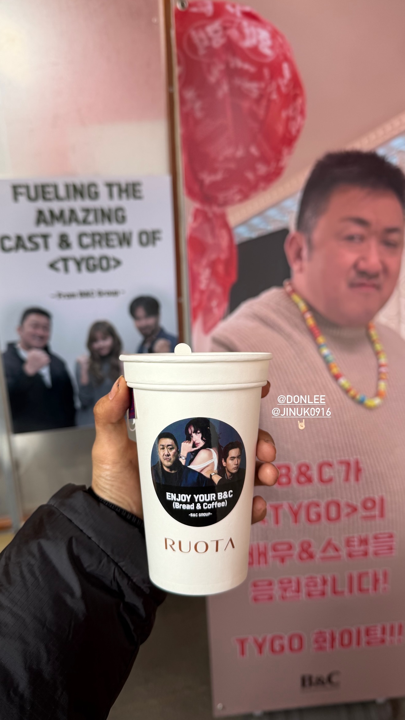 251221 Lisa更新 IG STORY🐣我们演员Lisa拍摄一切顺利，不