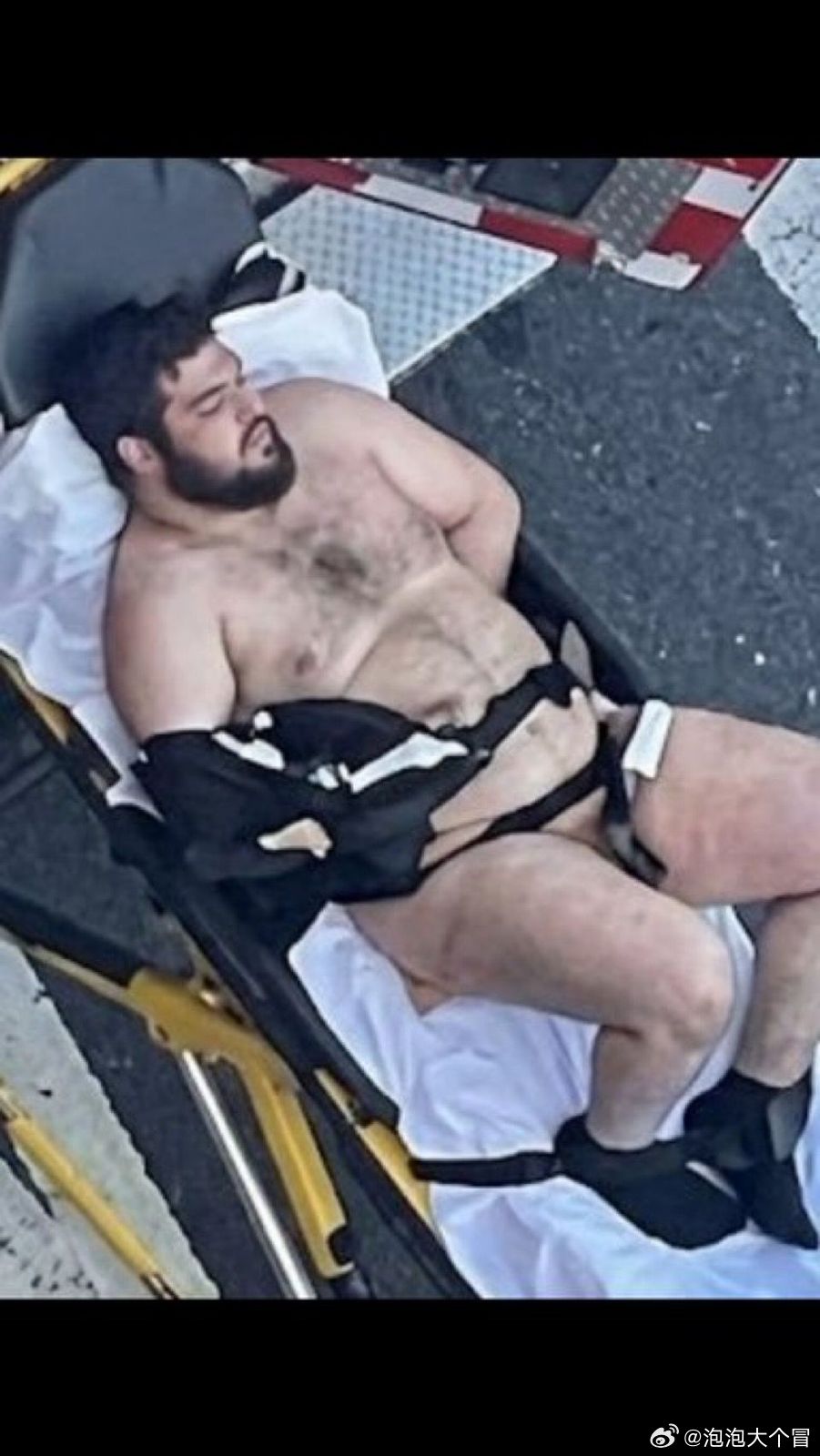 突发：华盛顿特区枪击案嫌疑人照片被放大用户利用图像技术对照片进行锐化处理后，公布