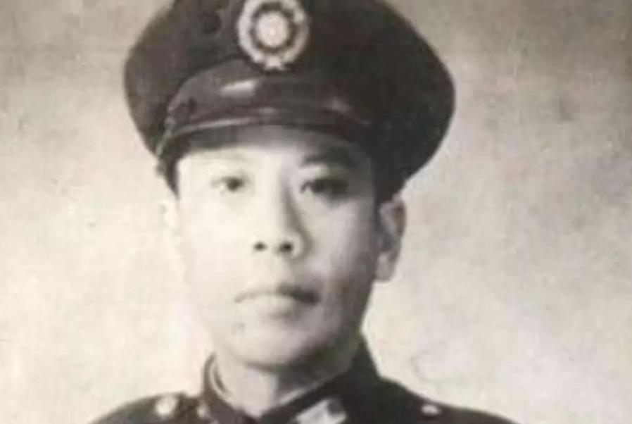 1956年，功德林食堂，那个端着碗捞肉沫的老头，叫康泽。这个名字，曾让无数中共地