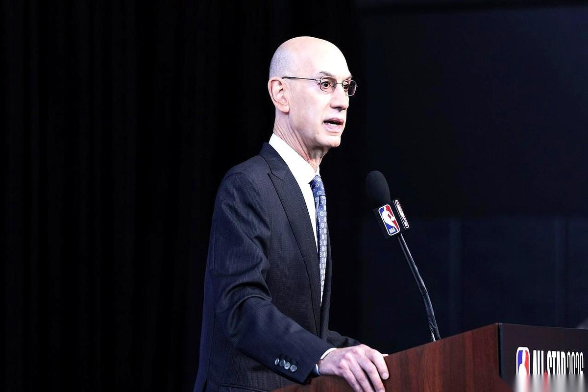 刚刚，联盟官方会议室里完成了一场不流血的较量——常规赛战绩打平的球队，靠纯运气抽