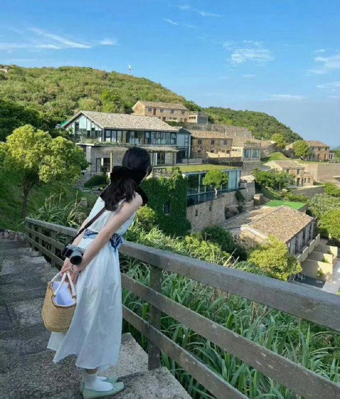 稻盛和夫说：“说话只要声音一低，你的声音就会有磁性，说话只要一慢，你就会有气质，