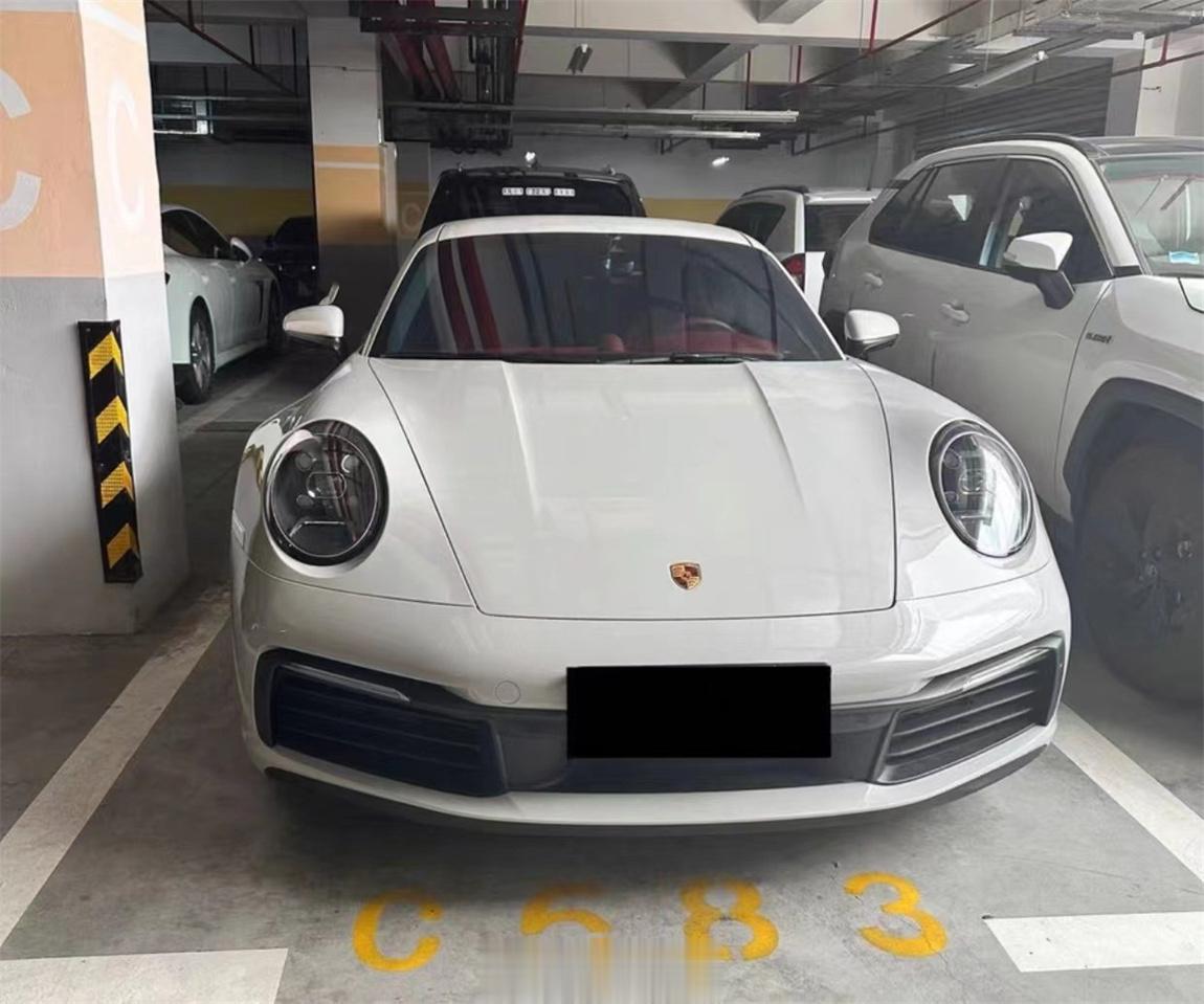 保时捷 911 Carrera 准新车一枚[酷]去年12月上牌，仅行驶了1400