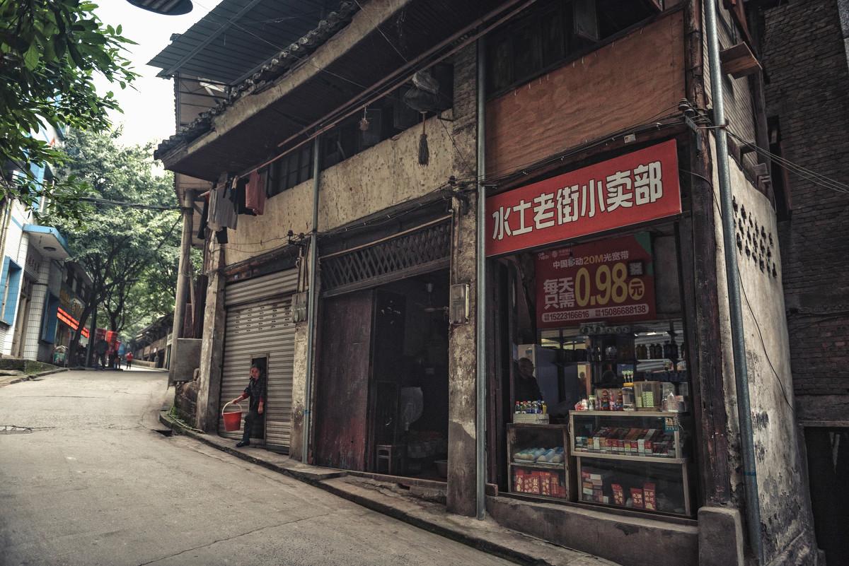 水土新城，请回答：我们的“城”在哪？

产业高地已立，生活洼地待填——从“园区”