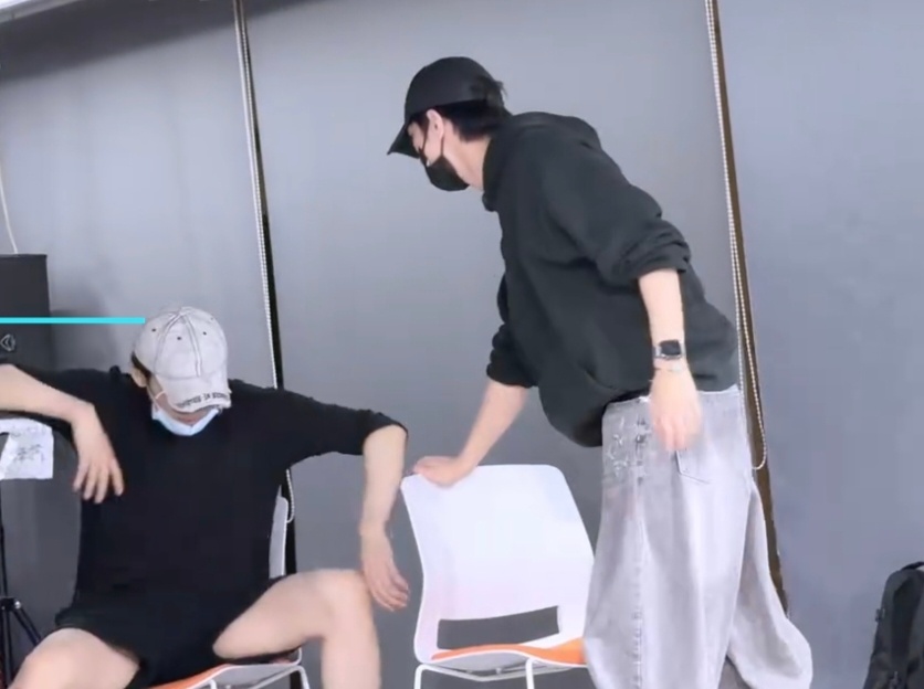 在全霖面前做这种动作是好男孩吗 