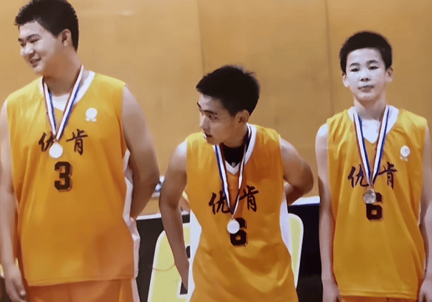 李云开晒与郭昊文同框照：必须蹭一下，回忆我梦开始的地方