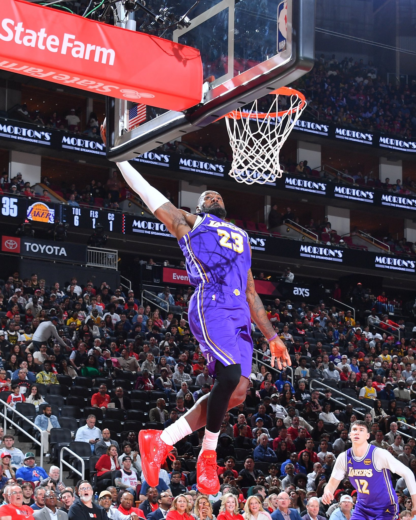 湖人战胜火箭湖人vs火箭詹姆斯14中13湖人卡位战双杀火箭 今天是詹姆斯隔扣特里