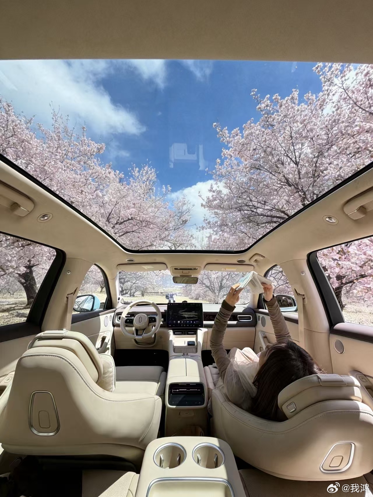 问界M6全景天幕，好美。