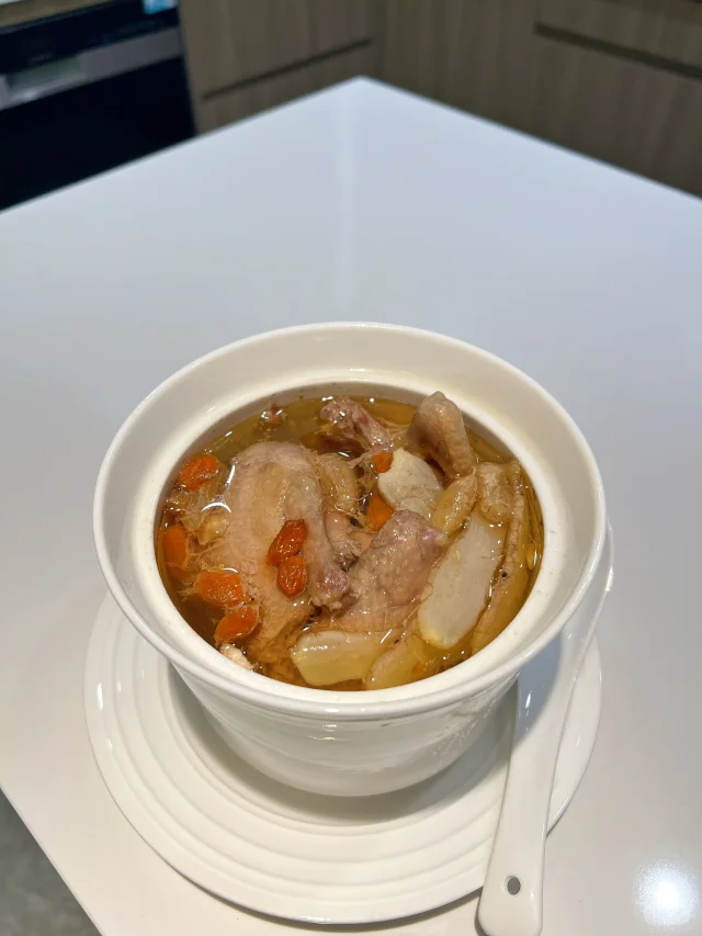 夏季食补|熬夜必喝花旗参鸽子汤