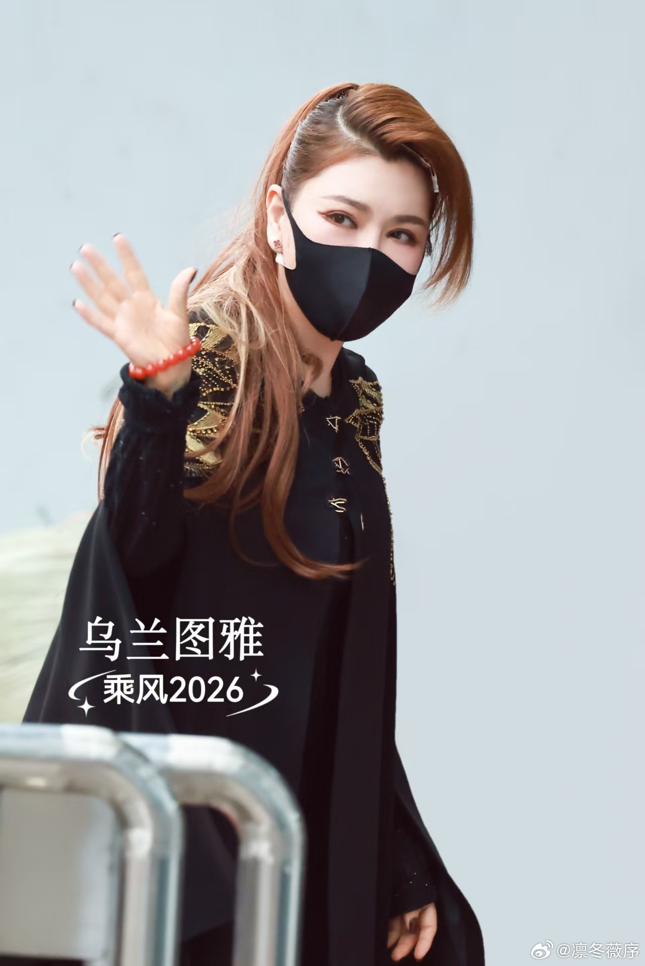 乘风2026草原追光姐乌兰图雅被乌兰图雅狠狠治愈了！歌声像草原的风一样舒服，舞台