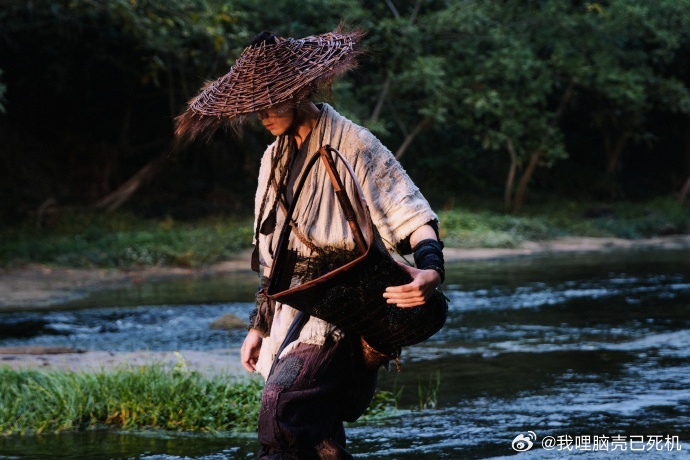 吴磊长河之畔吴磊剑来台词 吴磊剑来台词，吴磊长河之畔，一步一寻，一步一观水，一步