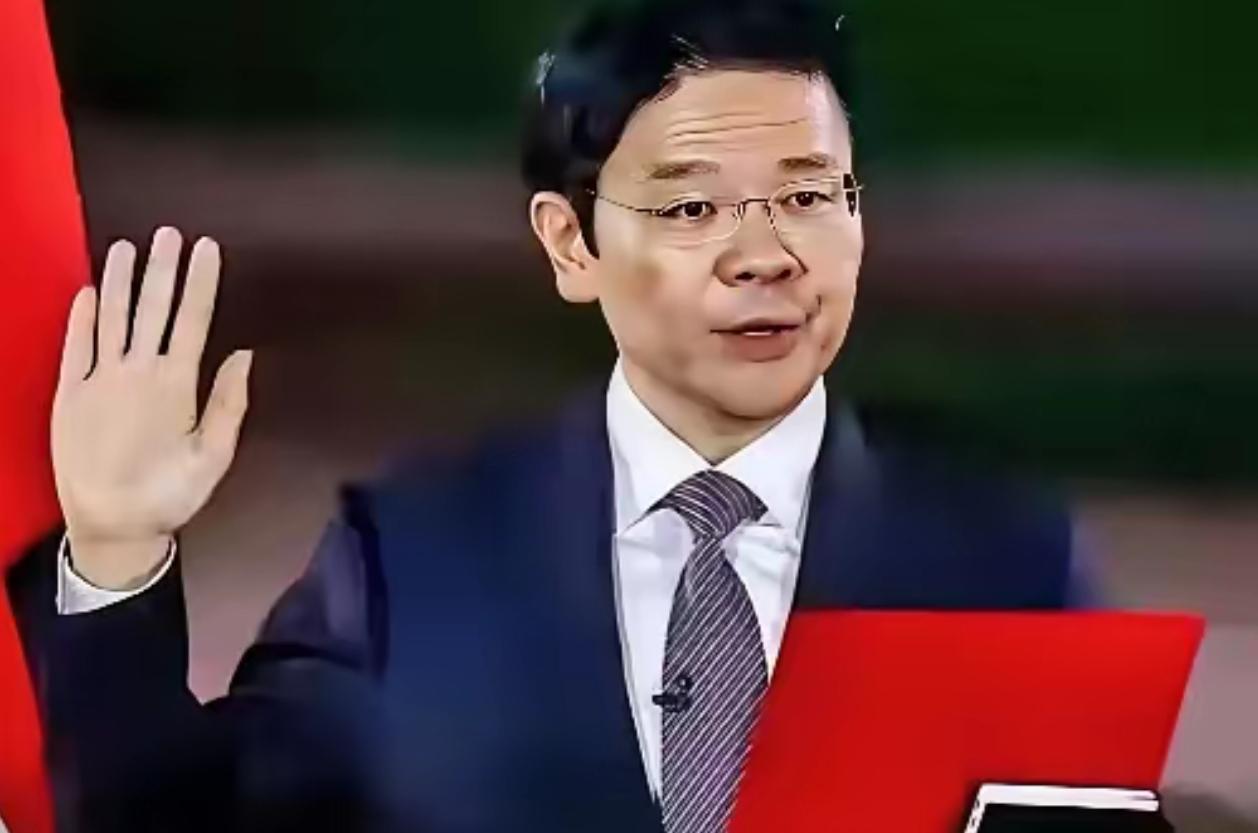 12月21日新加坡总理黄循财放话。
 
他当着记者的面明明白白说，新加坡绝对不让