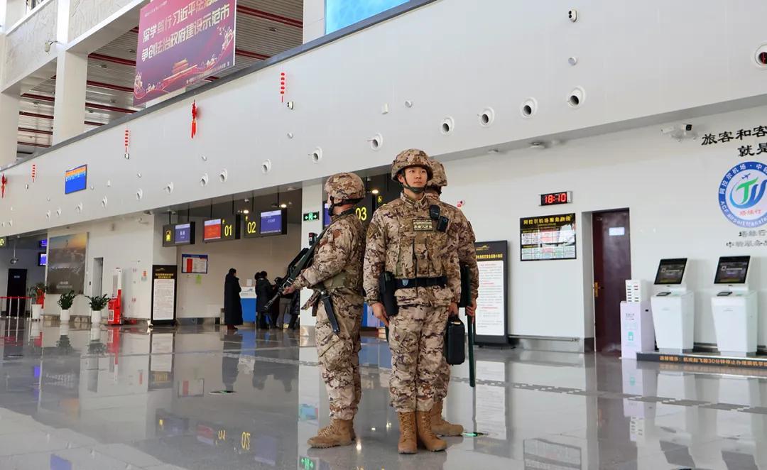 2025春运正式开启！子弟兵为旅客返乡保驾护航！在机场、火车站等重要交通枢纽点，