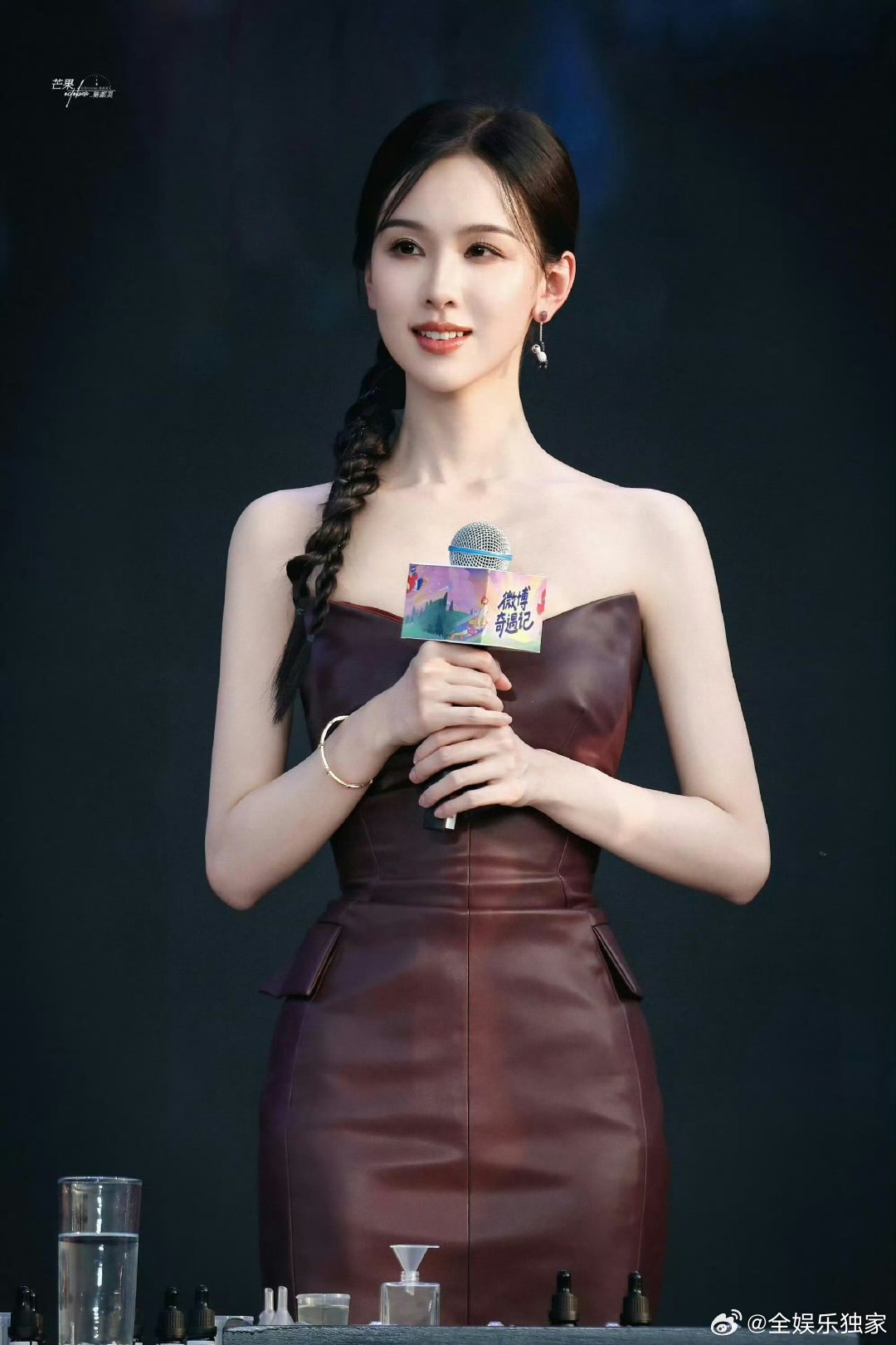 陈都灵万茜撞衫陈都灵万茜同款礼服 原来好看的人眼光都这么像！这款礼服的设计本就亮