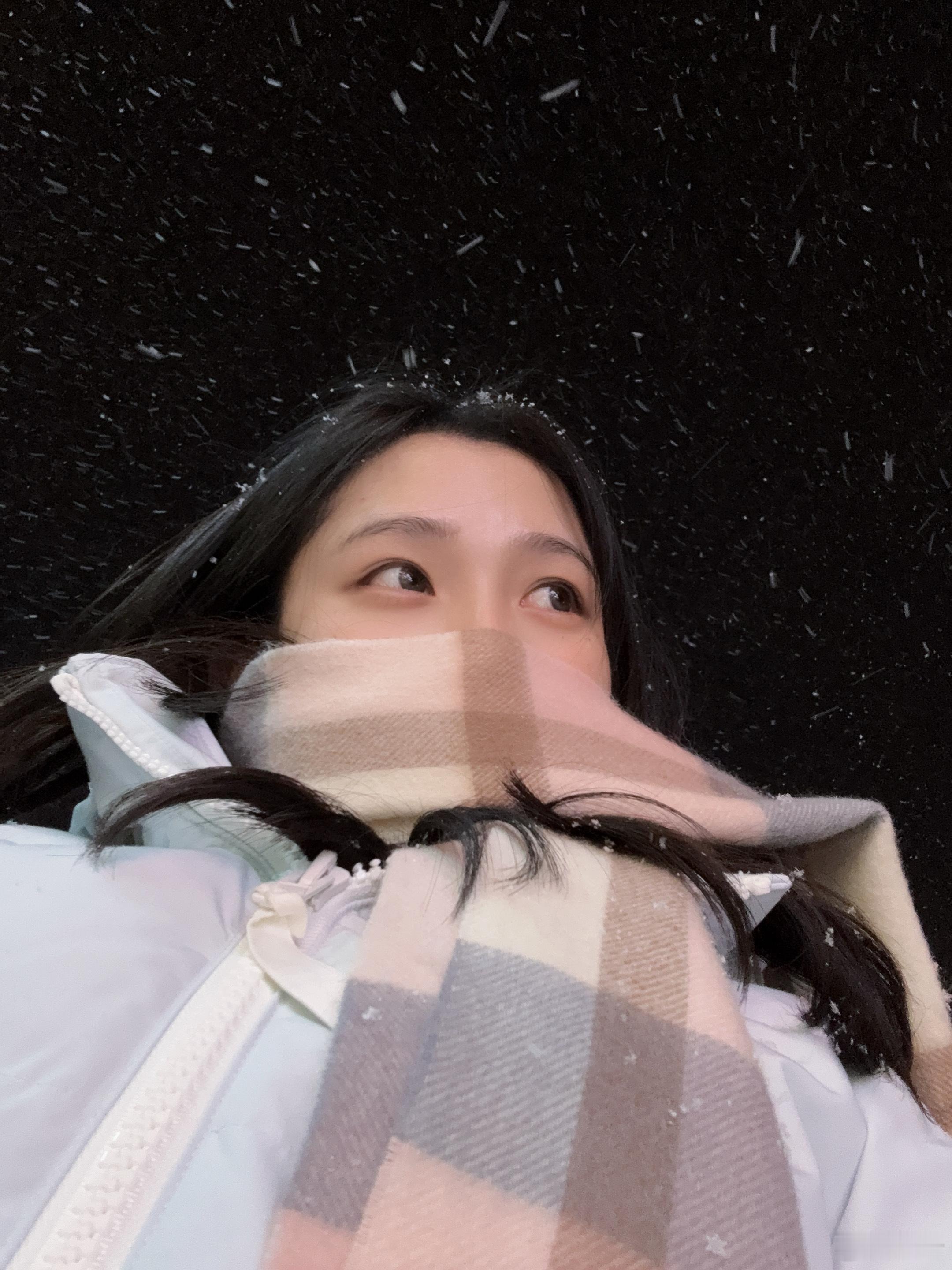 下雪了…这靴子真的穿着真费劲，还是我最近胖的太多了