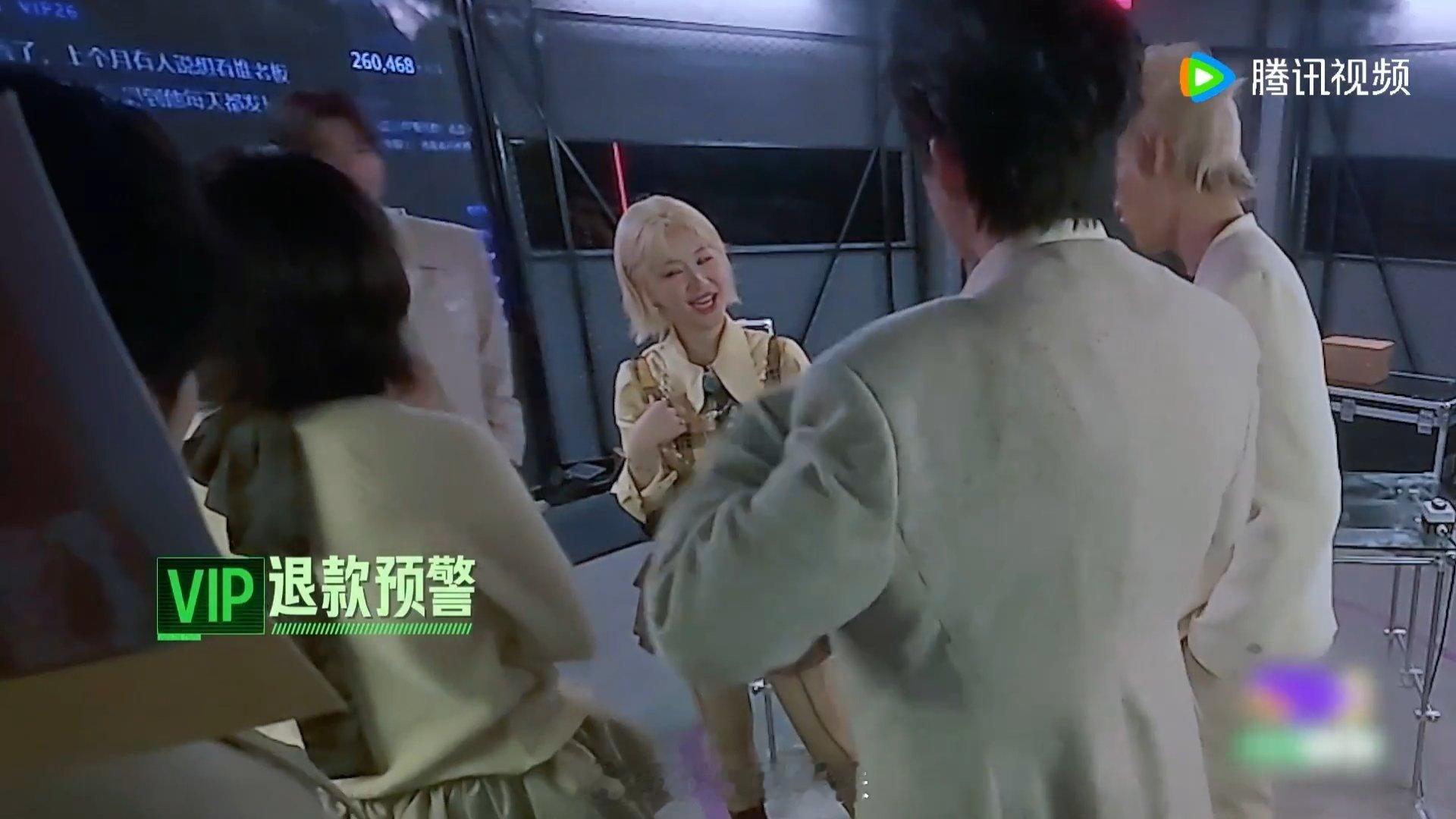 刘宇宁丁程鑫好会哄金靖金靖被哄成翘嘴 金靖质疑没入选高颜值员工，丁程鑫一句“你是
