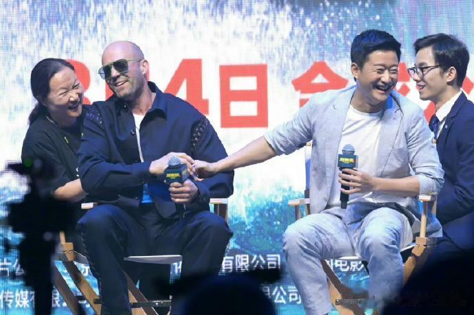 硬汉与硬汉之间的对碰可谓是激情满满，同时也有演技的对碰，“中外合资”往往会锻造出