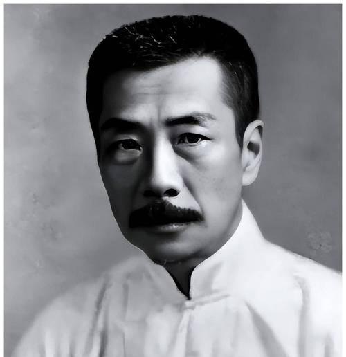 1936年10月20日，鲁迅去世的第二天，断交13年的二弟周作人仍然去上课。一个