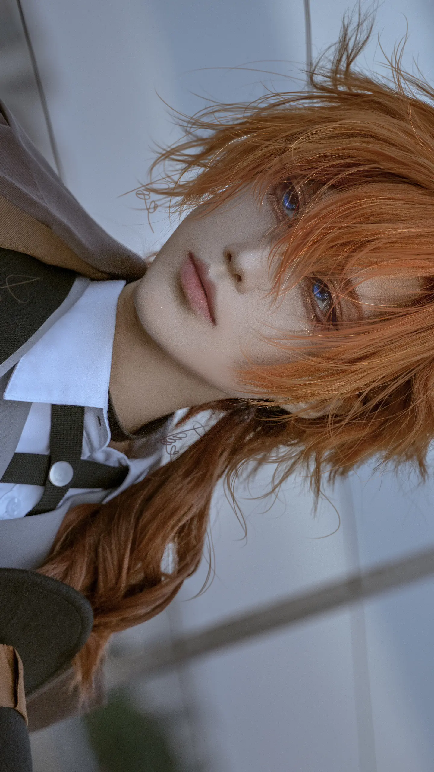 “污浊了的忧伤之中。”