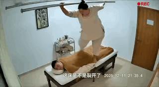 喜欢去按摩踩背的哥们，好好看看这个，一定要引以为戒啊！[耶][耶][耶][耶][