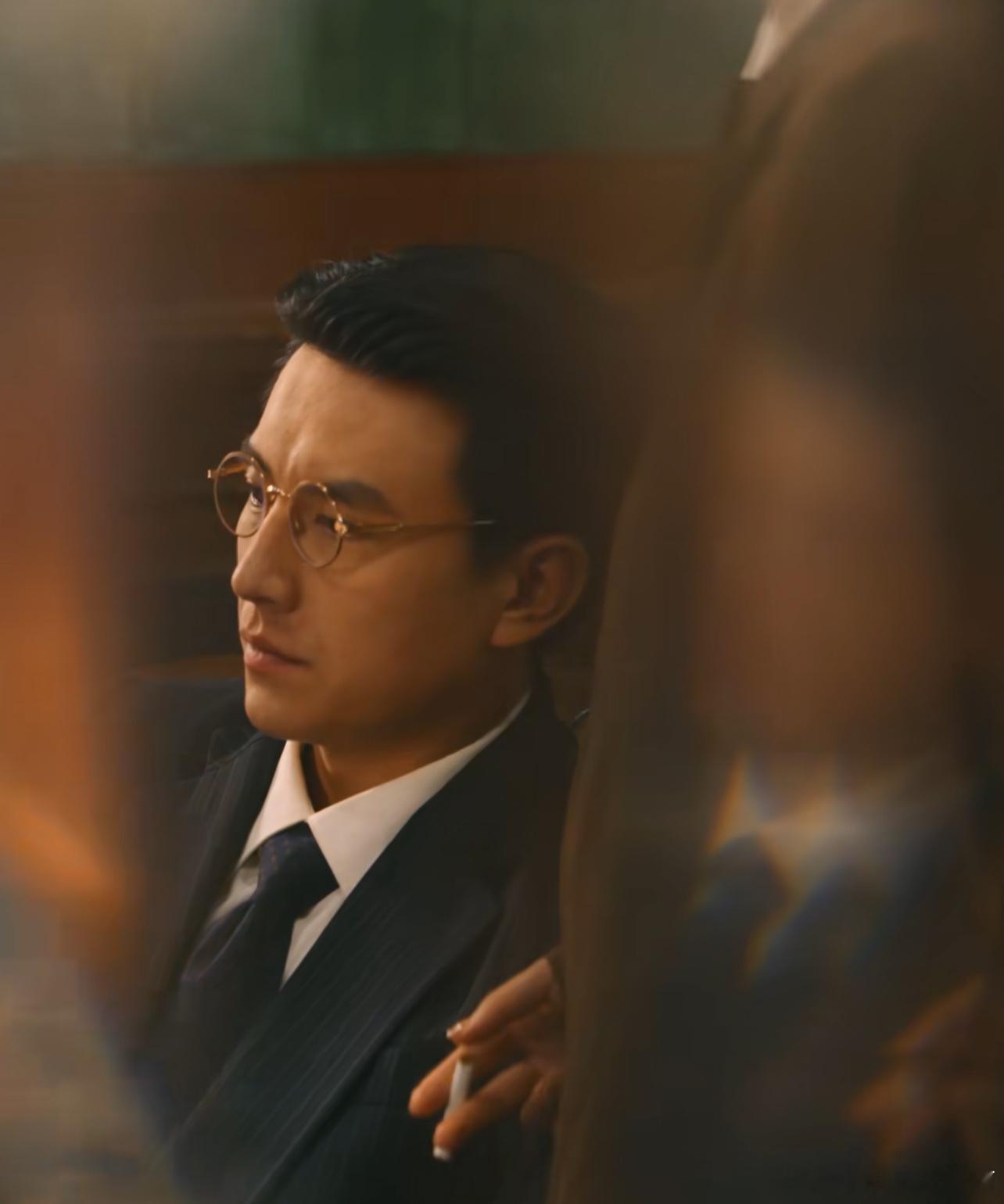 刘萧旭新剧事业爱情两手抓 卧底的拉扯感封神！沈少尘致幻剂拷问面不改色，与女主暗号