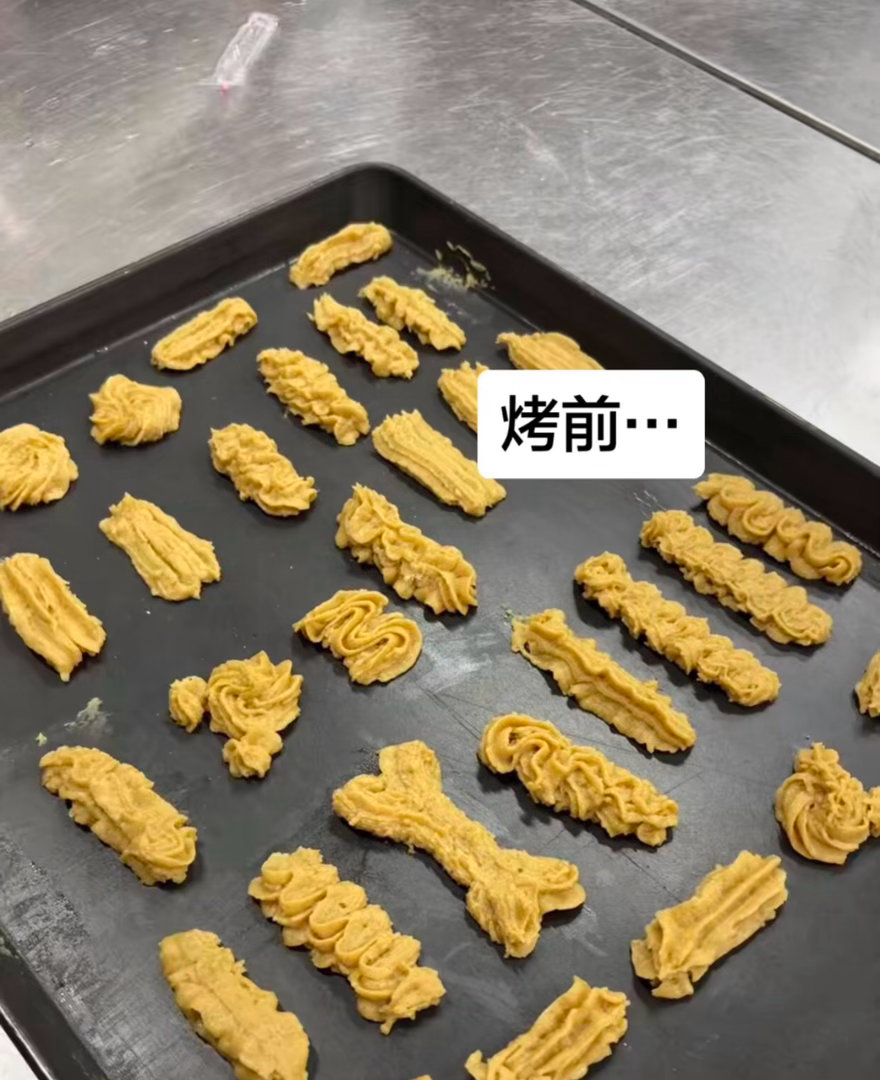 当代大学生的烘培天赋be like用尽全力做了很久的造型烤前有模有样，烤后一模一